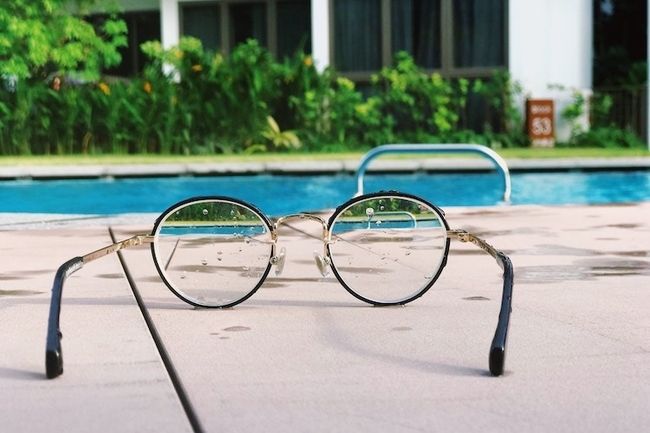 Veja a piscina através de duas perspectivas muito diferentes