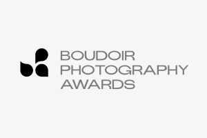 Weź udział w konkursie Boudoir Photography Awards — wygraj niesamowite nagrody Pixpa Motyw